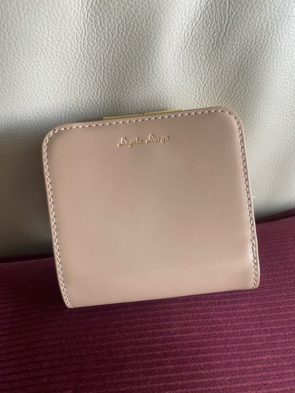 Legato Lago leather beige wallet with kiss lock